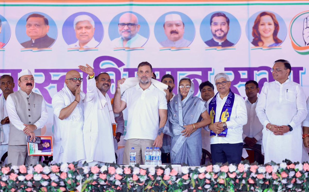 avinashpandeinc's tweet photo. रायबरेली की स्वाभिमान सभा केवल एक कार्यक्रम नहीं, बल्कि संविधान, सामाजिक न्याय और सम्मानजनक हिस्सेदारी की रक्षा का जनसंकल्प बनी।

उमड़ा जनसैलाब इस बात का स्पष्ट संदेश है कि देश का वंचित, पिछड़ा, दलित और कमजोर वर्ग अपने अधिकारों, सम्मान और लोकतांत्रिक मूल्यों के साथ किसी समझौते के लिए तैयार नहीं है।

जब जनता जागती है, तब बदलाव का रास्ता बनता है।
जब स्वाभिमान बोलता है, तब सत्ता को सुनना पड़ता है।

📍 रायबरेली
#स्वाभिमानसभा #रायबरेली