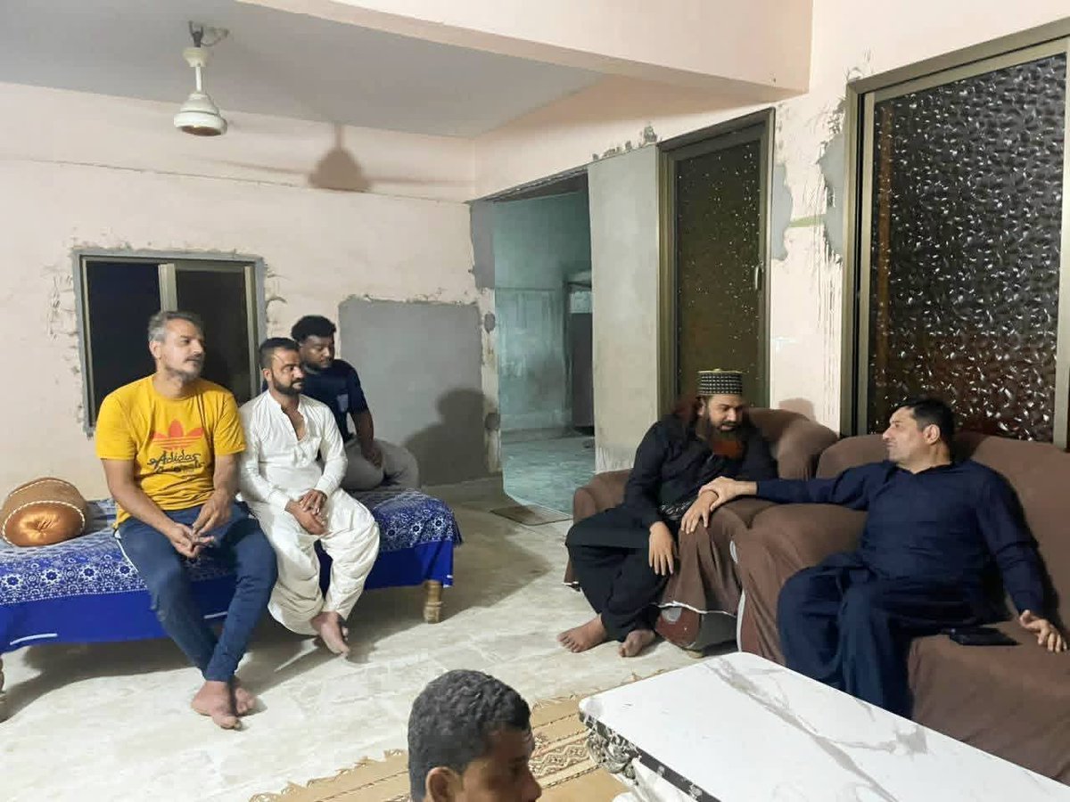 TeamAmanMasood's tweet photo. معاون خصوصی وزیراعلی سندھ و نائب صدر کراچی ڈویژن پاکستان پیپلز پارٹی سابق ایم پی اے امان اللہ مسعود ملیر سے سابق جنرل کونسلر شعیب بلوچ کی جانب سے دی گئی چائے کی دعوت پر ان کی رہائش گاہ گئے۔

 دیگر پارٹی کارکنان موجود تھے۔
  #advoisertocm  @AmanMasoodKhan @BBhuttoZardari https://t.co/aV9luIJMty