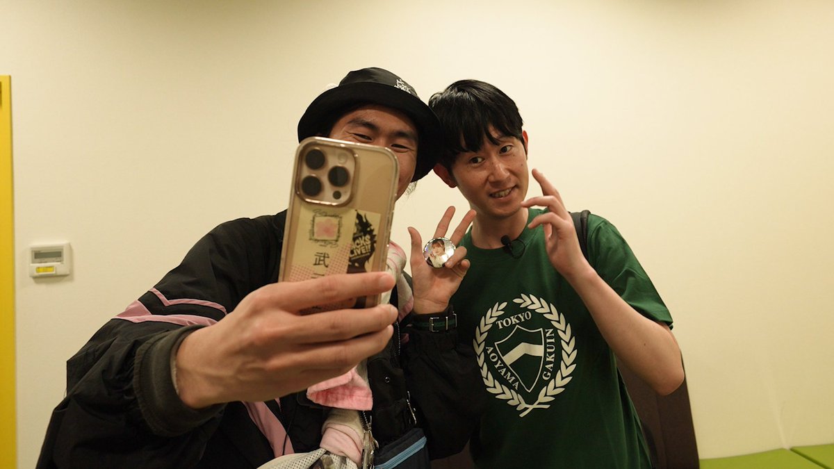 microsarah_'s tweet photo. 前田が大山で、大山が前田で

【カラタチ】アイドル＆エ●ゲオタクコンビ!! 大山&amp;前田が相方になりきって過ごしてみたら【Aマッソ】
https://t.co/0Ww0RpmDuB https://t.co/UO9uRQ6Tx6