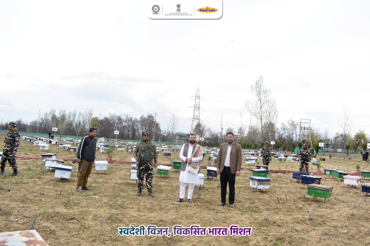 kvicindia's tweet photo. विश्व मधुमक्खी दिवस पर सभी मधुपालक साथियों को ढेर सारी शुभकामनाएं।

माननीय प्रधानमंत्री श्री @narendramodi जी के मार्गदर्शन में और खादी और ग्रामोद्योग आयोग के अध्यक्ष श्री @ManojGoelBJP जी के नेतृत्व में खादी और ग्रामोद्योग आयोग (KVIC) का ‘हनी मिशन’ आज लाखों युवाओं, महिलाओं और किसानों को दीप रोजगार, स्वरोजगार और आर्थिक सशक्तिकरण से जोड़ रहा है। 

वैज्ञानिक मधुमक्खी पालन प्रशिक्षण, बी-बॉक्स, मधुमक्खी कॉलोनियां और आवश्यक उपकरणों की सहायता से यह अभियान गांव-गांव में नए उद्यमियों को तैयार कर रहा है.. "आम के आम और गुठलियों के दाम" जैसा है यह उद्योग, इसे ग्रामीण अपनी खेतों में बड़ी ही सरलता से "नव उद्यम" के रूप में अपना रहे हैं।

यह पहल केवल शहद उत्पादन नहीं, बल्कि ग्रामीण विकास, पर्यावरण संरक्षण, महिला सशक्तिकरण और ‘आत्मनिर्भर भारत’ के सपने को साकार करने का मजबूत माध्यम बन चुकी है।

#WorldBeeDay 
#HoneyMission 
#KVIC 
#KhadiIndia 
#AtmanirbharBharat 
#VocalForLocal 
#BeeKeeping 
#SweetRevolution 
#RuralDevelopment