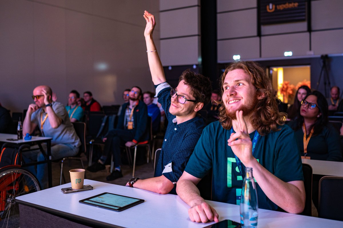 MeetUpdate's tweet photo. MeetUpdate je místo, kde vznikají speaker stories, které pokračují až na mezinárodní stage 🌍

Už za týden se na #UCK26 v Krakově představí lidé, které jste mohli potkat právě na našich MeetUpdate akcích: Tomáš Herceg, Michal Tichý, Václav Holuša, Agata Palášková, Jan Ducháček https://t.co/6i0lZHPrTq