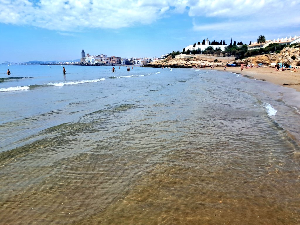 Vakapiupiuu's tweet photo. La #TemperaturadelAiguadelMar avui a #Balmins és de 19.7°C i arriba a 21.0°C a la voreta de la platja.
Ha pujat 1 grau i mig en una setmana
20 #maig2026 i la mar ja està més calmada. https://t.co/jx756VfKIE