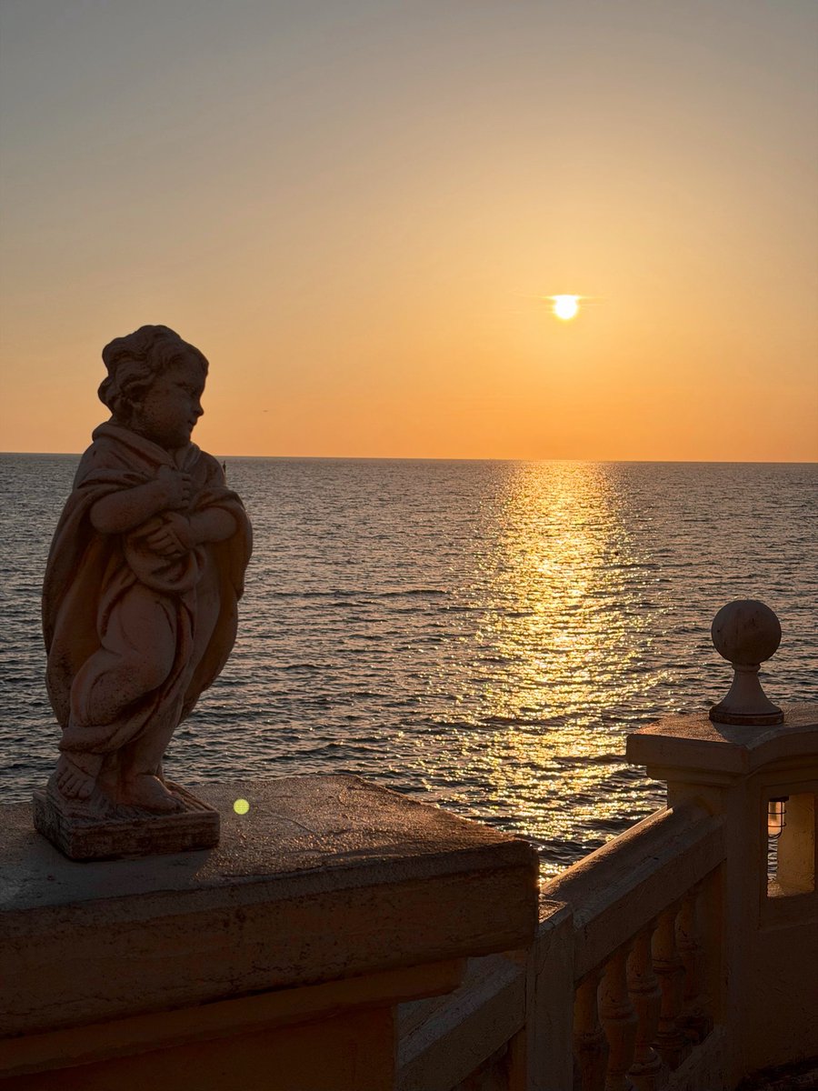 sho6983's tweet photo. okinawa    sunset https://t.co/JHK0st8BTS