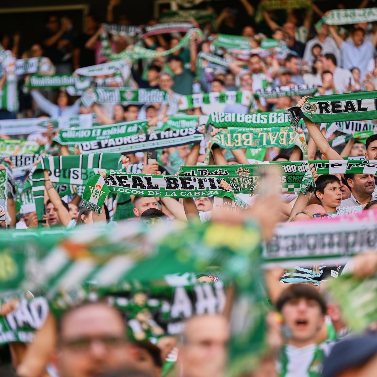 RBetisFundacion's tweet photo. Una temporada más abriendo las puertas del fútbol 💚

La Grada Solidaria ha permitido que 3.400 personas de 82 entidades sociales, educativas y asistenciales vivan la emoción del @RealBetis en La Cartuja 🏟️, entre ellas Andex, CEAR, Cruz Roja Puente Genil o @Cajasol son algunas de las organizaciones que han disfrutado de esta iniciativa  🎟️🤝 ¡Gracias! 🤗

➡️https://t.co/JS1BxvCU6D