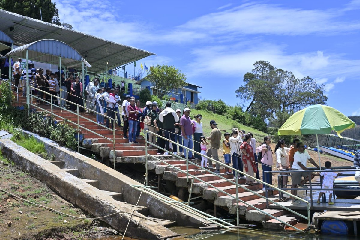 the_hindu's tweet photo. Tourists at Pykara Boat House in #Ooty are now relying on limited battery-operated boats after a court order banned the use of motor boats due to water pollution concerns. With only a few battery-operated boats available, visitors are being forced to wait for hours for a ride in the popular tourist spot.

📸Sathyamoorthy M