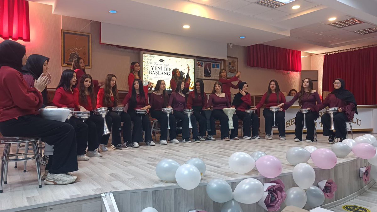 ServiMTAL's tweet photo. Servi Erdemoğlu Mesleki ve Teknik Anadolu Lisesi olarak 2026 Mezuniyet Törenimizi büyük bir gurur ve mutluluk içerisinde gerçekleştirdik. 🎓✨ https://t.co/rVB83FteOH