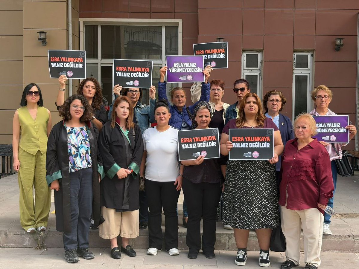 Manisakcdp's tweet photo. Boşandığı erkek tarafından ısrarlı takip ve ölüm tehditlerine maruz kalan Esra Yıldız’ın açılan ceza davasının ilk duruşmasındaydık.

Sanığın tutukluluğunun devamına karar verildi. Duruşma, psikolog raporlarının istenmesi nedeniyle 18 Haziran tarihine ertelendi. https://t.co/fehROnFiUH