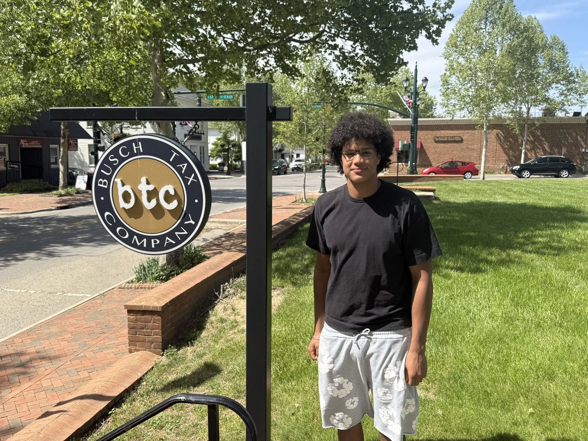 buschtaxco's tweet photo. Welcome to our summer internship team, @BigEMurfield !!! https://t.co/934qKU5xio