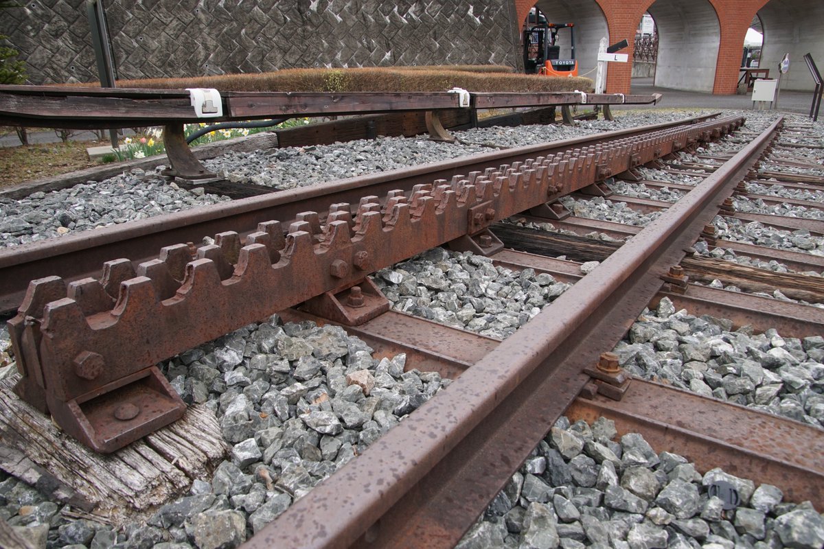 碓氷峠鉄道文化むら新商品開発プロジェクトチーム(新商品PT)ラックレールサブレ、ロクサン絵馬 tweet media