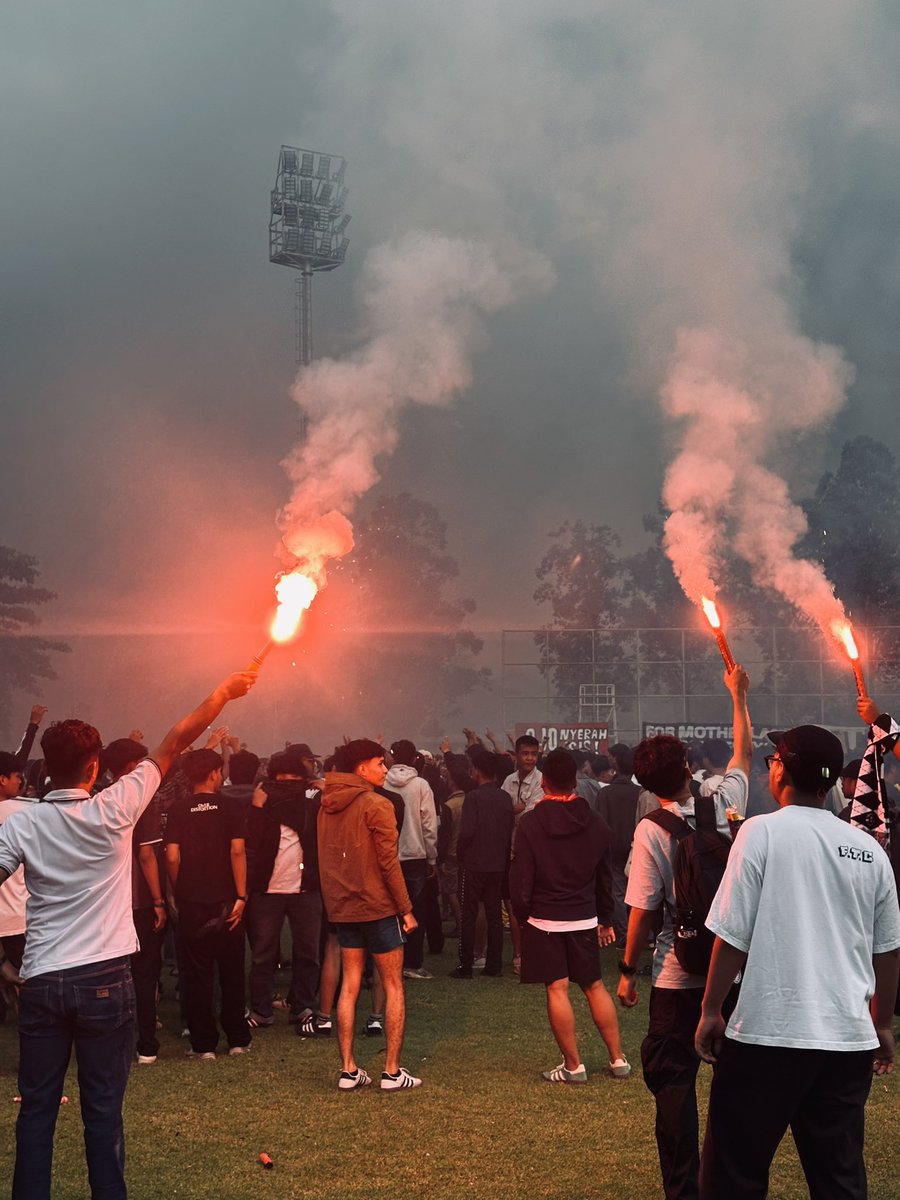ap444n_'s tweet photo. apapun dan bagaimanapun, tuntaskan. https://t.co/sQa7QJcowU