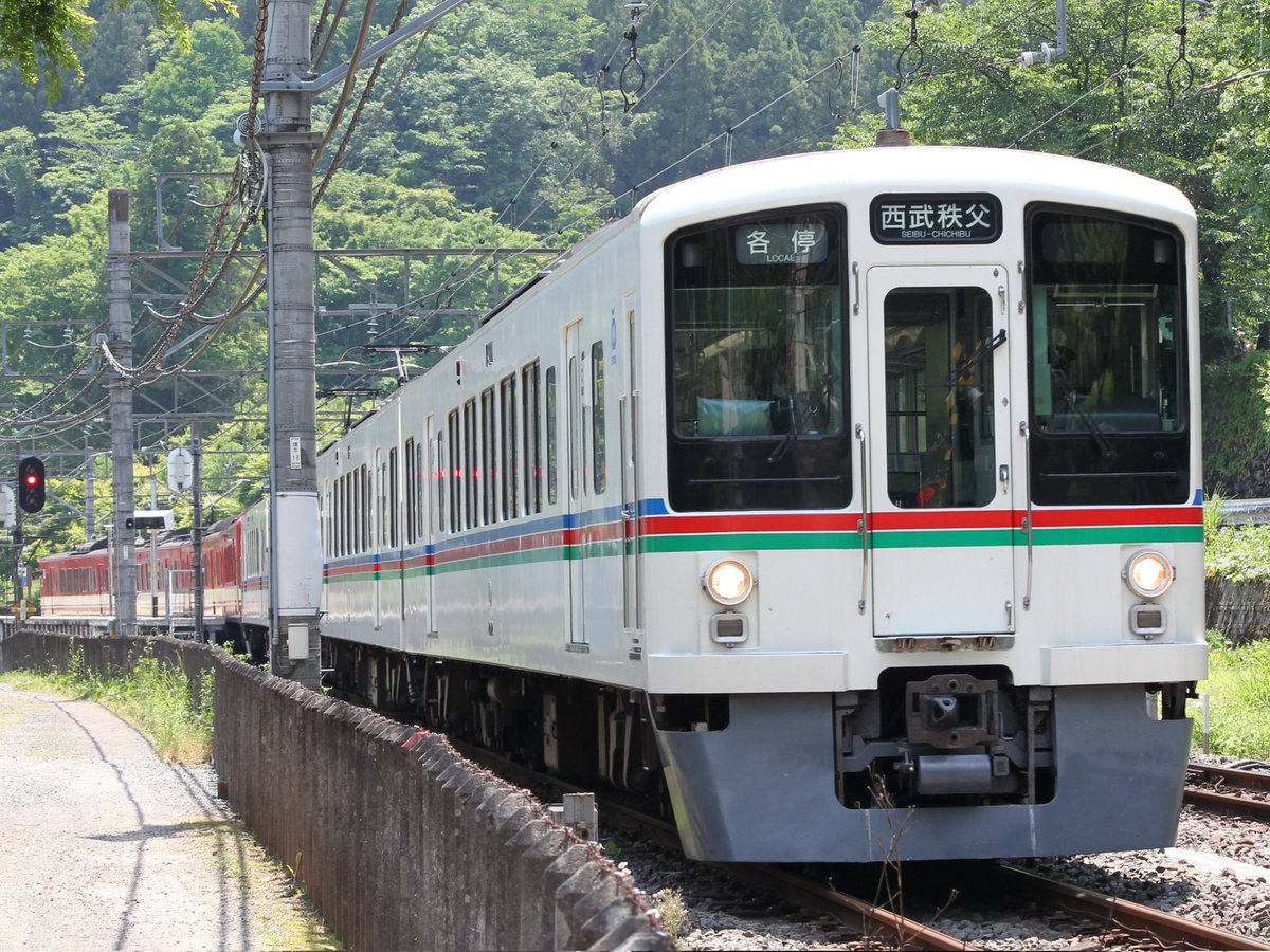 Express4000's tweet photo. 西武4000系 各停西武秩父
5019レ 4007F+4003F
5021レ 4017F+4011F
平日多客8両編成。5019レは昨日に8両で入庫した編成が充当された。 https://t.co/lwiU0734b2