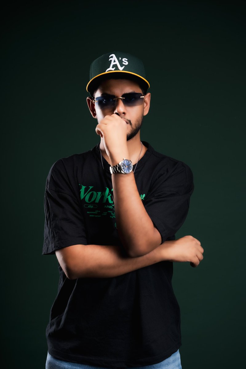 kevrupee's tweet photo. Caught in the hustle. 🪙 #CMB2WRLD https://t.co/9pmvSgemEp