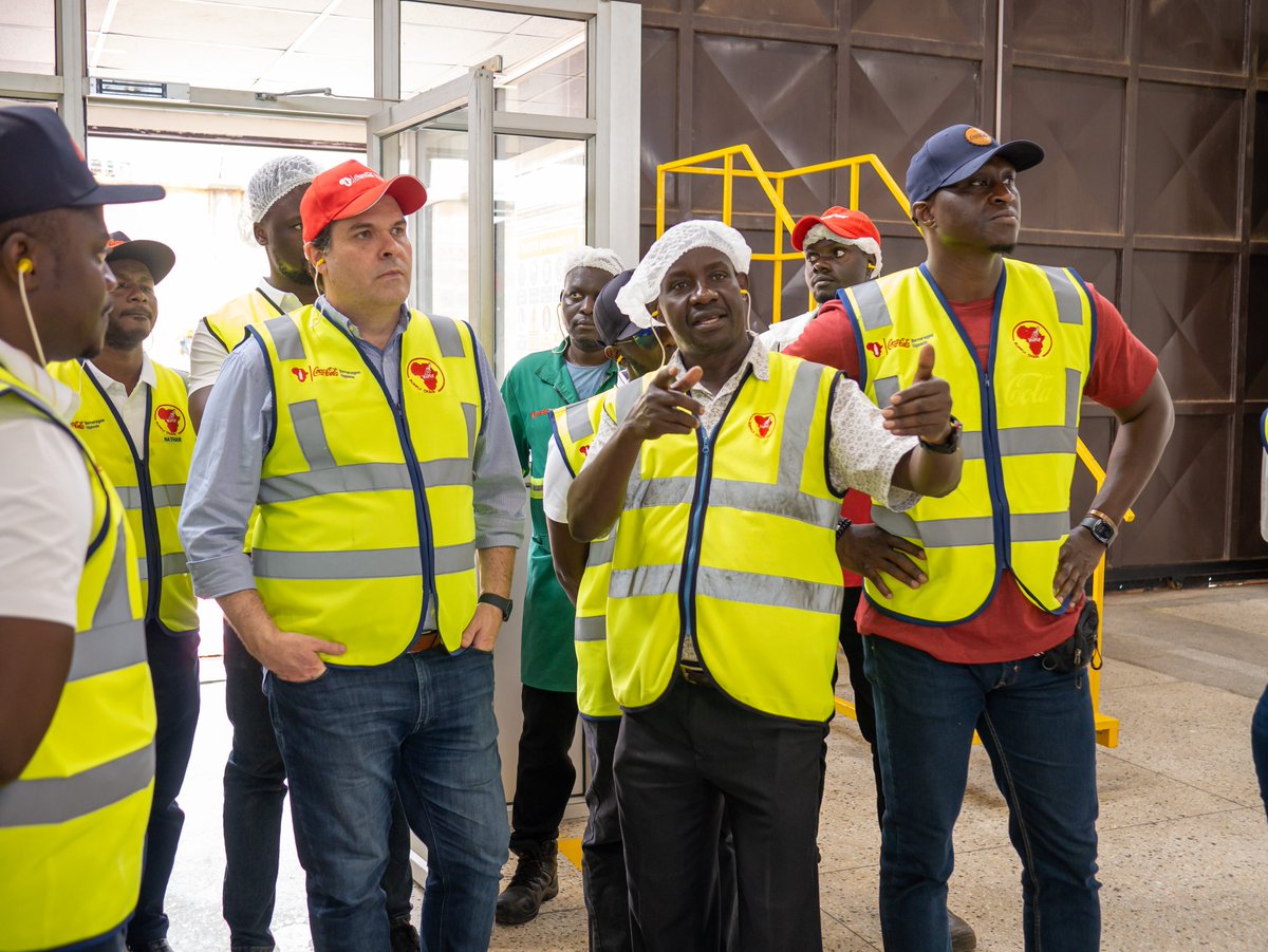 CocaColaBevUg's tweet photo. Coca-Cola Beverages Uganda was proud to host Luis Felipe Avellar, President of the Africa Operating Unit (AOU) at @CocaColaCo, alongside the AOU leadership team during their recent visit to Uganda.

From plant walkabouts in Namanve, Draco and Rwenzori to in-market engagements with customers and distribution partners, the visit brought to life what it means to win in the market through execution excellence, customer centricity, and strong partnerships. At the heart of it all? Our people.

Every interaction reinforced our commitment to safety, service excellence, and delivering value across our route-to-market.

As Luis shared, “Uganda is one of our strategic growth markets with the scale and talent to help lead the next chapter of growth for Africa.”

We are proud of the progress we are making - and even more excited about the road ahead as we continue to win in the market!

#OurGrowthStory