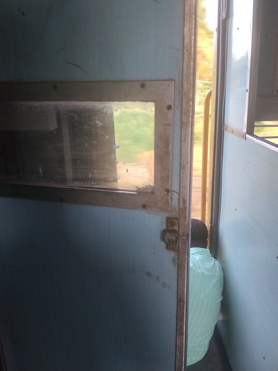 BaigJnd's tweet photo. Train no.56282 tumkur chamrajnagar immediate action required before some incident happens time 5.24pm now at ramnagar @drmsbc @DrmMys @KARailway @AshwiniVaishnaw @SWRRLY @tv9kannada the electric door is open inside the bogie what if any passenger or child comes in contact? https://t.co/g1eGgW1jTU