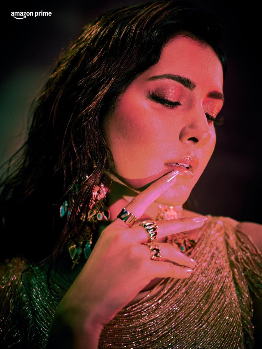 TrendsRaashii's tweet photo. Glow hits different when it’s real ✨️ 

#RaashiKhanna #RaashiiKhanna https://t.co/imARcB4tPd