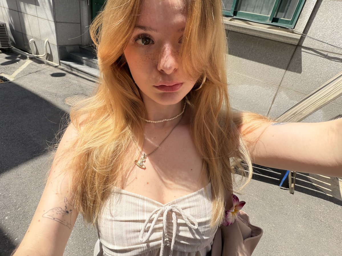 lou in 🇰🇷 ☻☹ tweet media