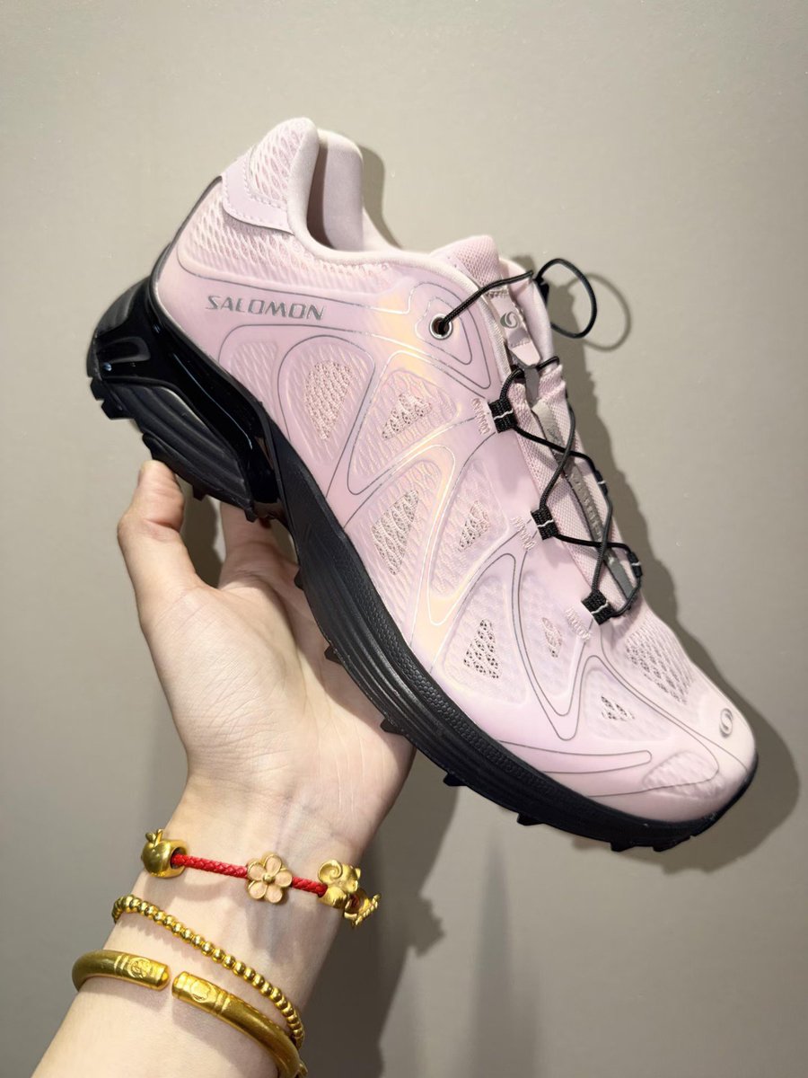 qShenyue's tweet photo. SKRANG ADA YG PINK.. SALOMON STOP! CAPEK NAKSIR 😭 🙏 https://t.co/COAeH2aFa5