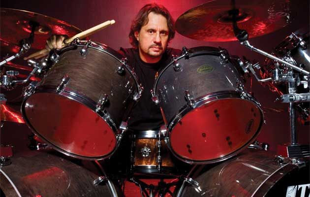 tomrb08's tweet photo. @RockNRoLL_85 Dave Lombardo https://t.co/4wyEztD6Sm