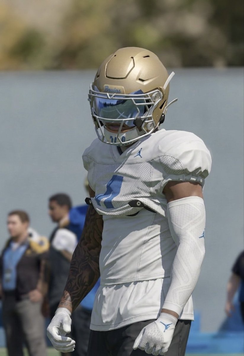 CatholicPacman's tweet photo. Don’t tell me I’m the only one requesting extended chin strap tails and branded chin strap sleeves… https://t.co/Sy4Ergy8zu