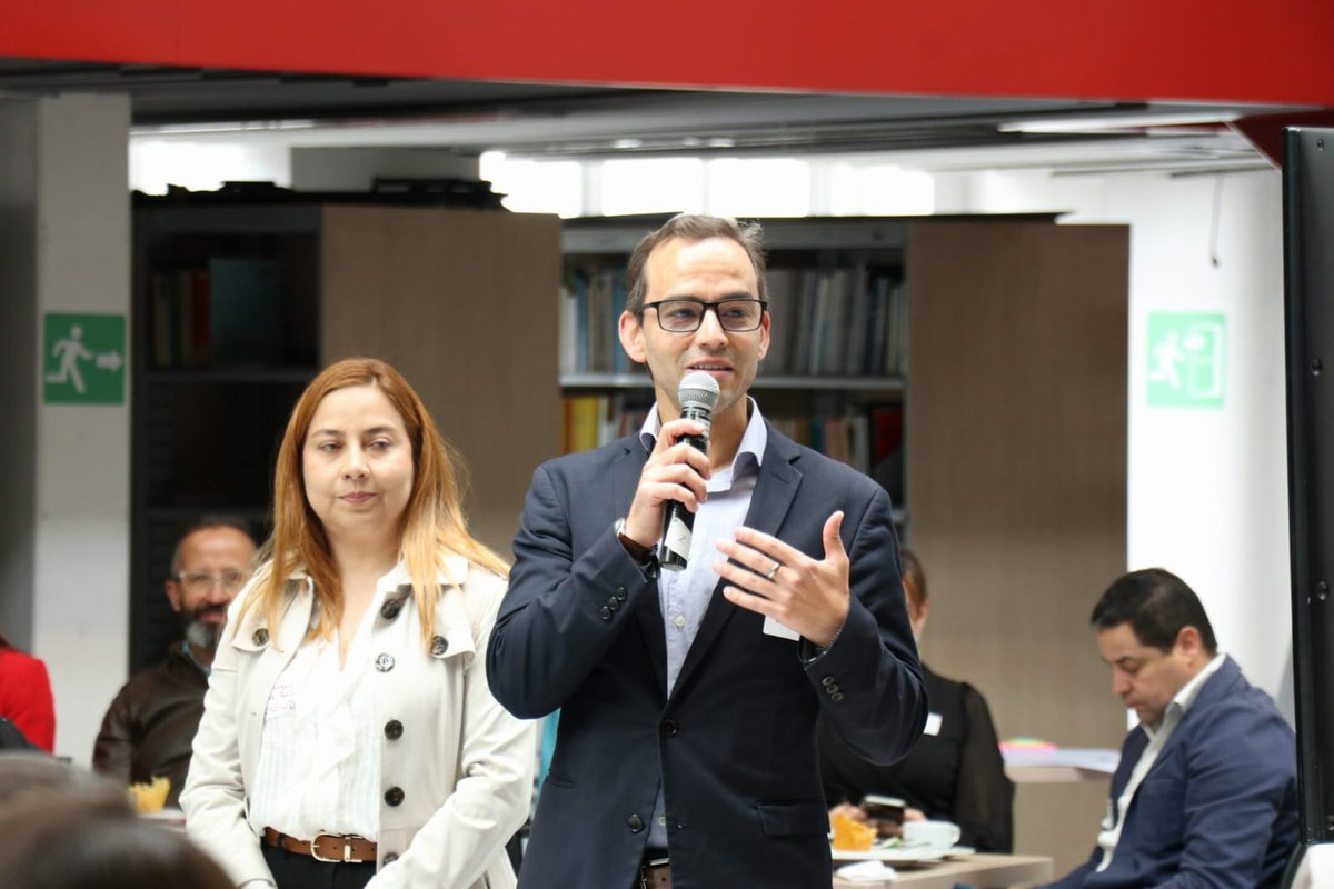 AteneaBogota's tweet photo. Con una inversión de 20 mil millones que financiamos desde la Agencia Atenea, este Ecosistema de IA Urbana articulará universidades, sector público, empresas y aliados internacionales para desarrollar tecnologías aplicadas en movilidad, seguridad, energía y agua.

Una apuesta con la que desde @Bogota seguimos fortaleciendo la innovación aplicada y desarrollo tecnológico para Bogotá.

#BogotáCientífica #AquíSíPasa