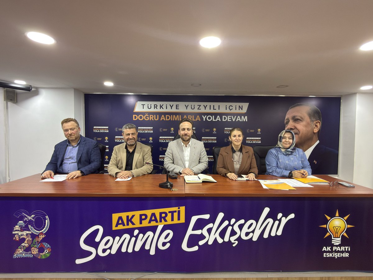 aktepebasii's tweet photo. Haftalık olağan yönetim kurulu toplantımız;
İlçe Başkanımız Serhat Tunç başkanlığında gerçekleştirildi.

🔸Ak Parti Seninle #Tepebaşı https://t.co/vvwD3csm6n