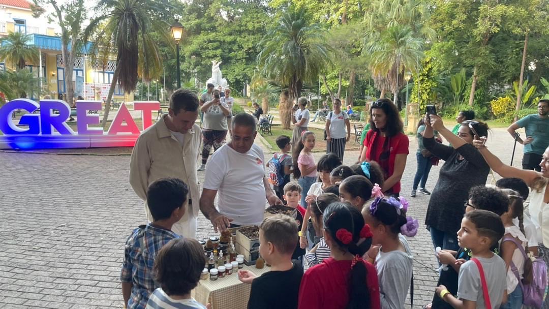 UKinCuba's tweet photo. Hoy hace 124 años que Reino Unido y Cuba establecieron sus relaciones diplomáticas. Y hemos estado aquí de manera ininterrumpida ya por más de un siglo. Gracias al pueblo cubano por dejarnos acompañarlo y demostrar cuánto se puede hacer juntos cuando hay voluntad de cooperación. https://t.co/ktpqK6KI78