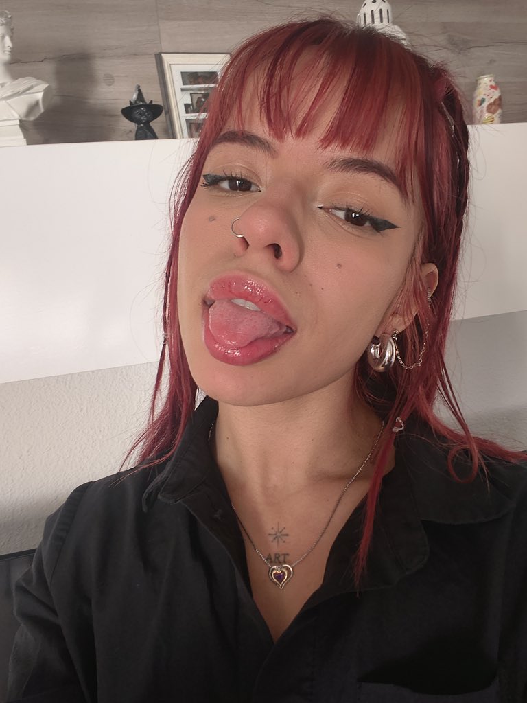 Emma tweet media