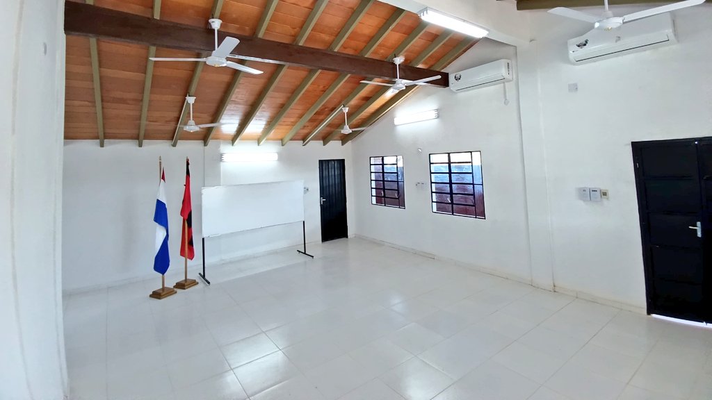 FernandoPilarPy's tweet photo. ✅ Nuevo Salón multiuso
✅ Cocina comedor 
✅ Nuevos baños sexados y obras complementarias. 
Muchas felicidades a los estudiantes, docentes y padres de esta comunidad educativa!! 🏫🤗 https://t.co/3XGxUUurBU