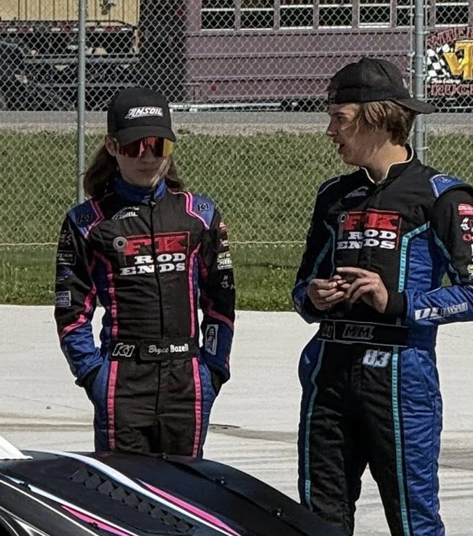 RevealTheHammer's tweet photo. When you look at the future of short track racing in the 🇺🇸, look no further, than the #RTHOutlaws, and a trio of 14yo teenagers, who are making their mark with the #WedgeBodyWarriors

04 Bryce Bozell | 83 Mason Metzger | 87 @chloemazzagatti

Details 👇
https://t.co/233U15kLbE https://t.co/sjzSDBmof5