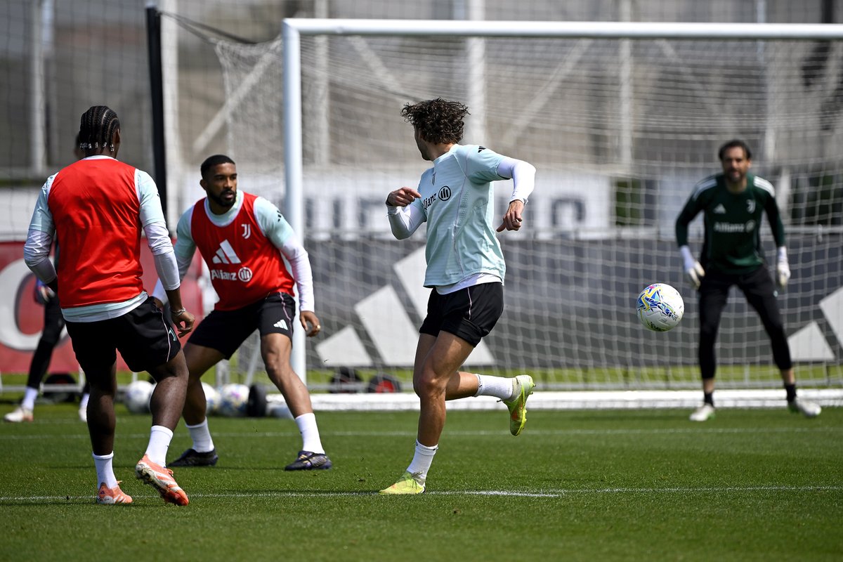 JuventusFC tweet media