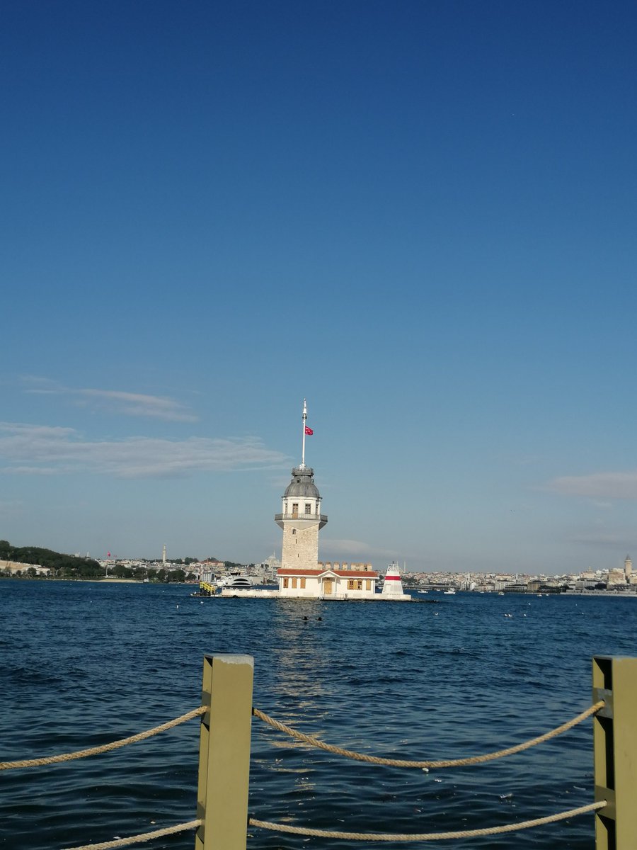 Sevgi_Ay_'s tweet photo. Tatlılıkla kullanılan her kelime,
Yara sarar...
Kullanılması bilinmeyen her cümle, 
Yara açar...

İnsan inceldiği yerden değil,
İncindiği yerden kopar.. https://t.co/DFdRF7QUBa