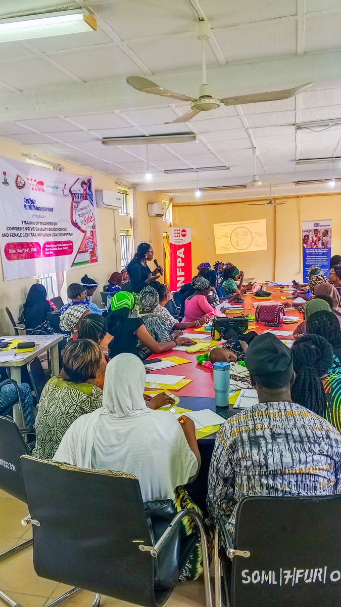 d_coker9's tweet photo. Third session for Day2!
Mrs. Damilola Arowolo came up again to discuss Gender Based Violence. She spoke on the types, prevention and school context of GBV.
It was very interactive as teachers gave their perspectives and opinions on the topic. 

#CSE #SexualityEducation https://t.co/JQAbCoy8Hx