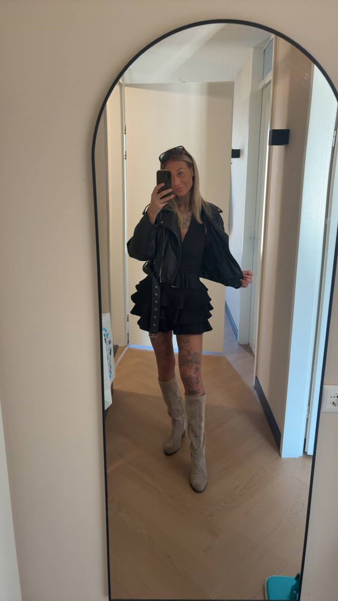 Princess_Auria's tweet photo. Mijn hobby is niet mannen vernederen.

Mijn hobby is mannen BEZITTEN en KAPOT maken. Op álle vlakken laat ik NIETS van je over. https://t.co/R1PZaYY10n
