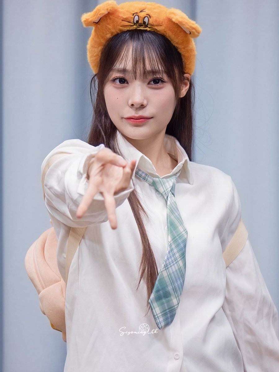 pppppale's tweet photo. 20260517 Beatroad Fansign

かわいい〜 @siyo_min 💚

#qwer #siyeon #siyoming #시연 #이시연 https://t.co/Bv0ruNC3Ik