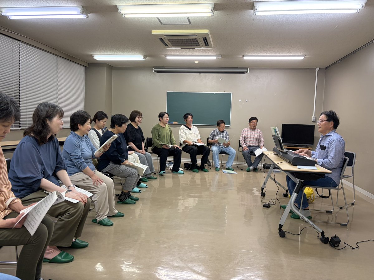 hxx_cs's tweet photo. こんばんは⭐️
今晩は合唱練習でした♫
今日は、心の瞳、群青、ふるさとの四季より、夏はきぬ、村祭、ふるさとを抜き出して、練習を行いました。
練習風景とソプラノメンバーのショットです😊 https://t.co/1Bx6VSzzCP