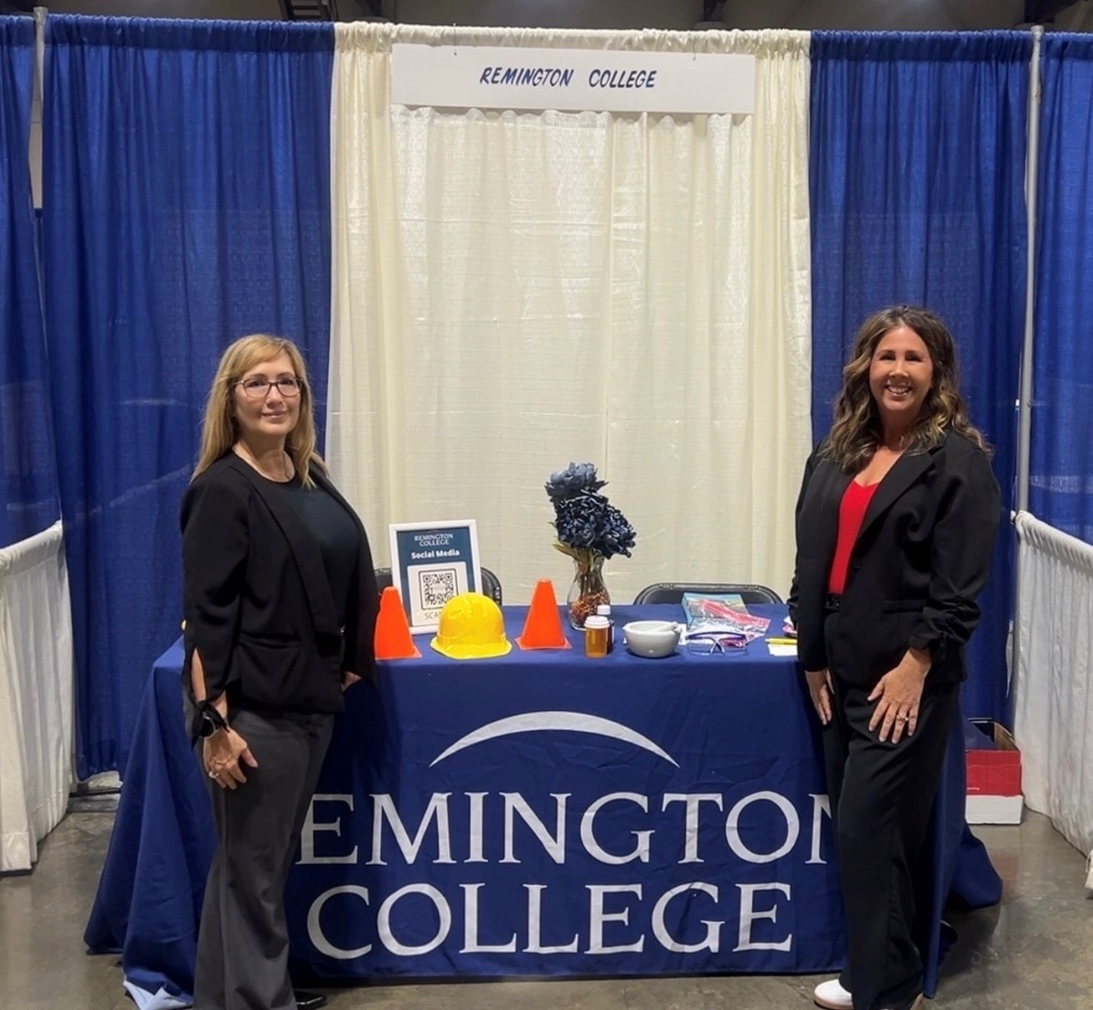 RemingtonEDU's tweet photo. Remington College–Lafayette Campus It was great attending the LEDA Job Fair and seeing our students engage with employers. We are so proud of to see their enthusiasm and professionalism shine!  #remingtoncollege #Lafayette #leda https://t.co/fjFECGC67B