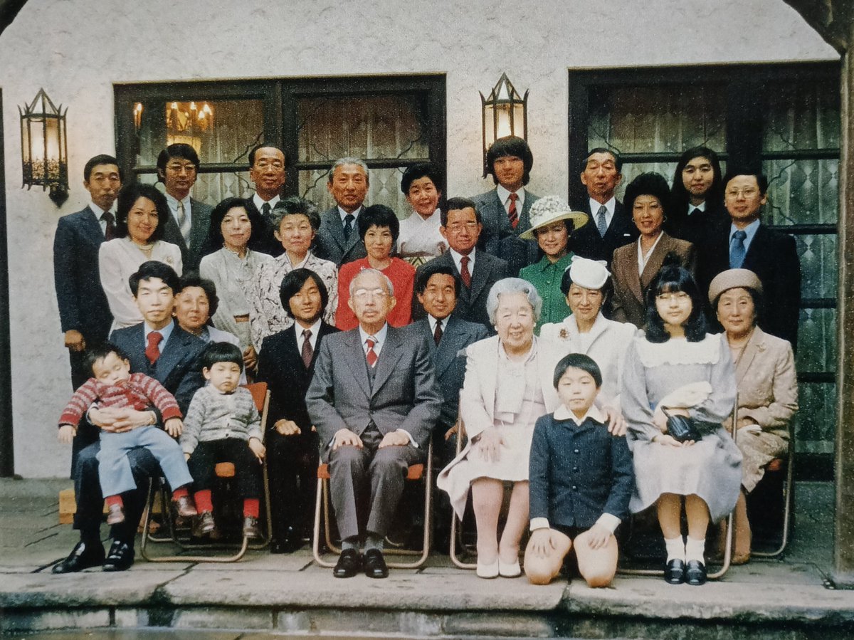 昭和天皇のお身内の方々。久邇家と東久邇家のお孫さんひ孫までお揃いに。