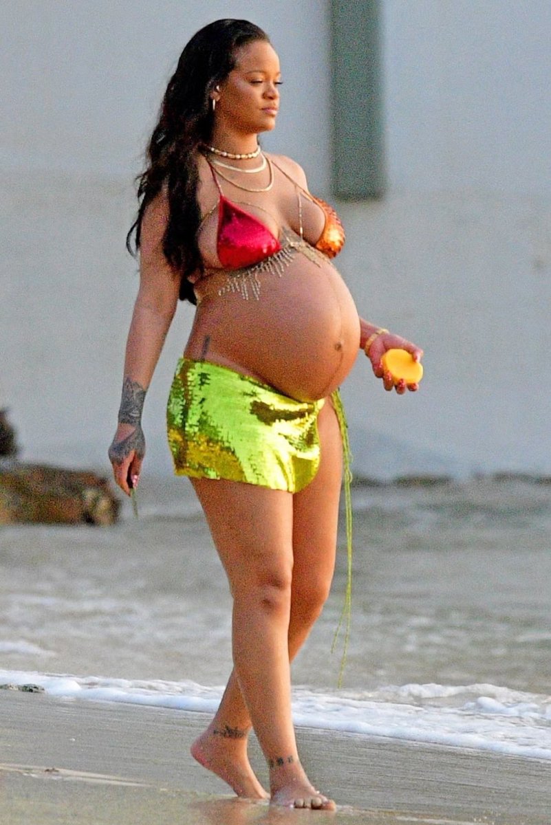 Celebritywomans's tweet photo. #pregnant #bikini #lingerie #Rihanna 
Rihanna https://t.co/dlEnHIBAuv