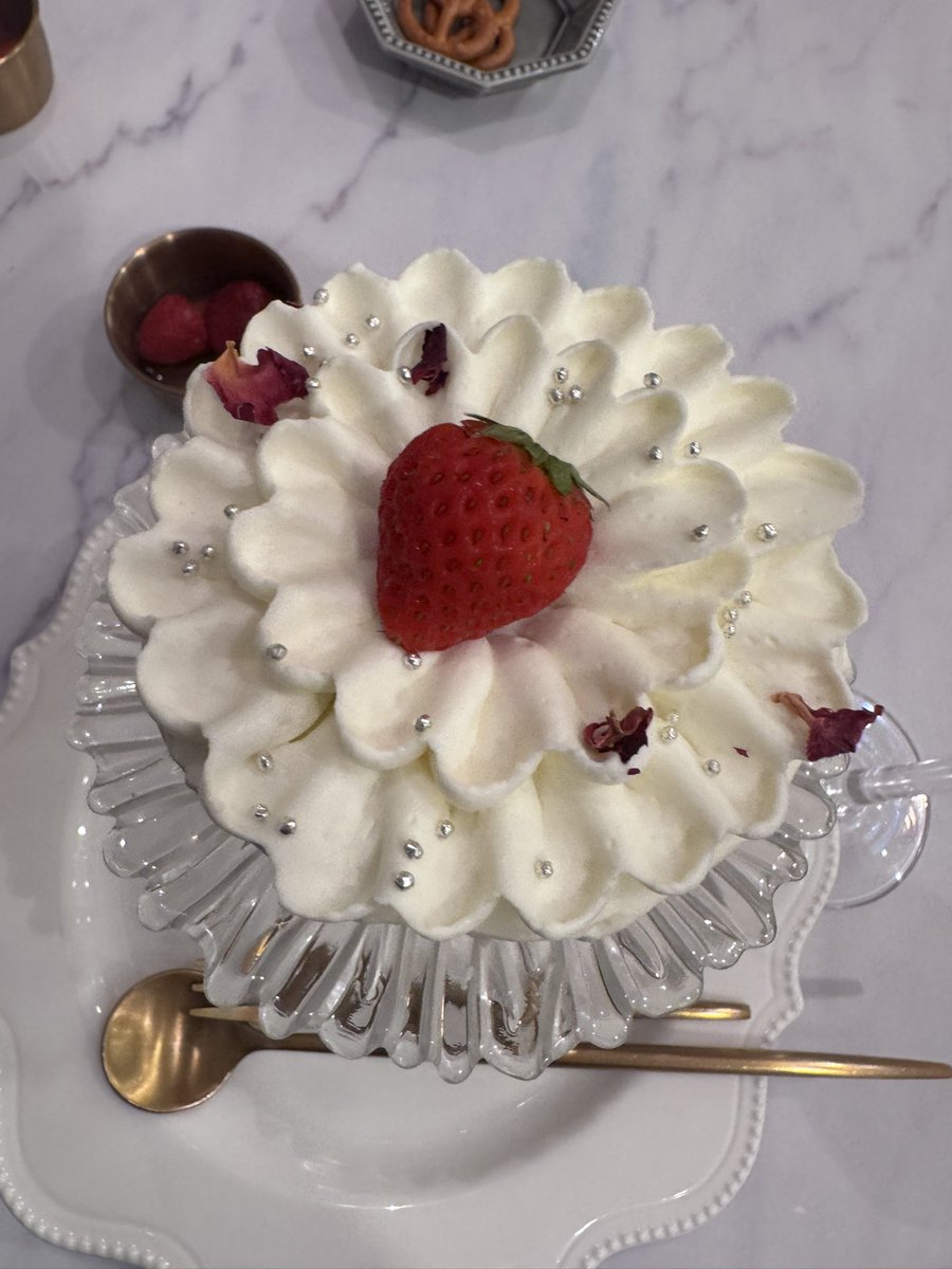 RT @chue0529luv: 新宿のショートケーキのお店🥰 お誕生日はやっぱり