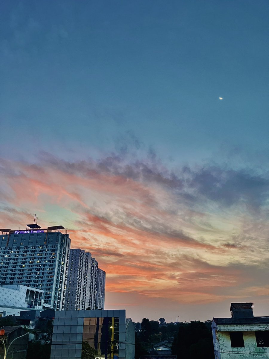 febiiliani's tweet photo. langit sore ini cantikk bangetttt 🫶🏾 https://t.co/pKL1iXqLLR