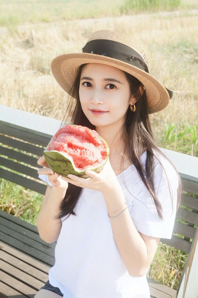 ForYukee's tweet photo. 🔔 260520 | #เฉินอวี้ฉี Weibo Update :

“ไม่ว่าวันนี้จะมีคนสารภาพรักหรือไม่ ฉันขอมาบอกก่อนเลย: เหล่าคุกกี้ทั้งหลาย รักพวกคุณนะ!" 

🥰วันนี้น้องโพสแต่เช้าเลยค่ะ มาบอกรักคุกกี้ (ชื่อกลุ่มแฟนคลับน้อง) 
แอดขอบอกรักอวี้ฉีบ้าง "520 77 รักนะ ฉีฉี"

#YukeeChen 
#ForYukeeWeibo https://t.co/9cihK5TALV