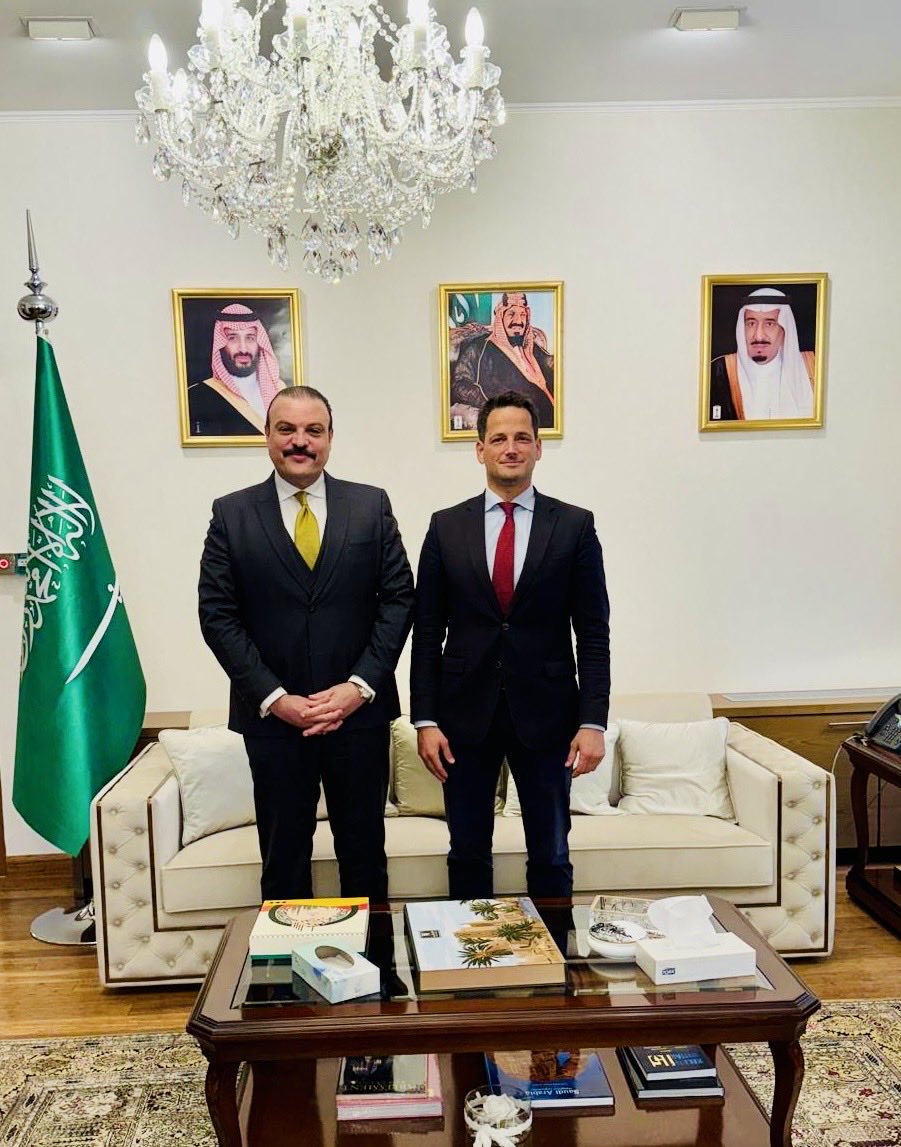 ksaembassybud's tweet photo. #بودابست | استقبل سعادة السفير #ماجد_بن_عبدالعزيز_العبدان هذا اليوم بمقر السفارة سعادة مدير إدارة الشرق الأوسط وشمال أفريقيا بوزارة الخارجية السيد/ János Lastofka، وجرى خلال اللقاء استعراض العلاقات الثنائية بين البلدين الصديقين وبحث سبل تعزيزها، ومناقشة الموضوعات ذات الاهتمام المشترك.
