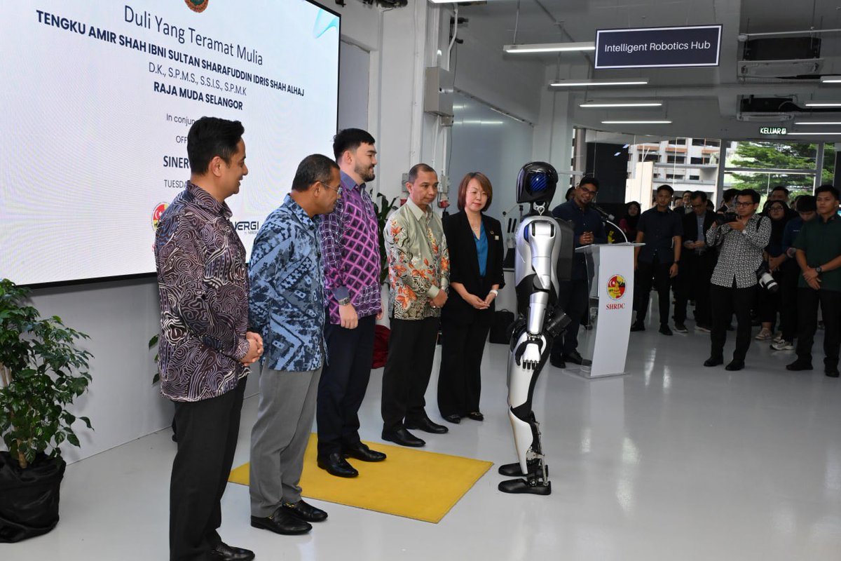 cytrontech's tweet photo. Here’s to pushing boundaries and driving a greener, smarter future together! 🥂🌱

#Cytron #SHRDC #Sinergi #TechInnovation #GreenTech #Selangor #STEM #IndustrialTransformation https://t.co/q8c7yw0WMj