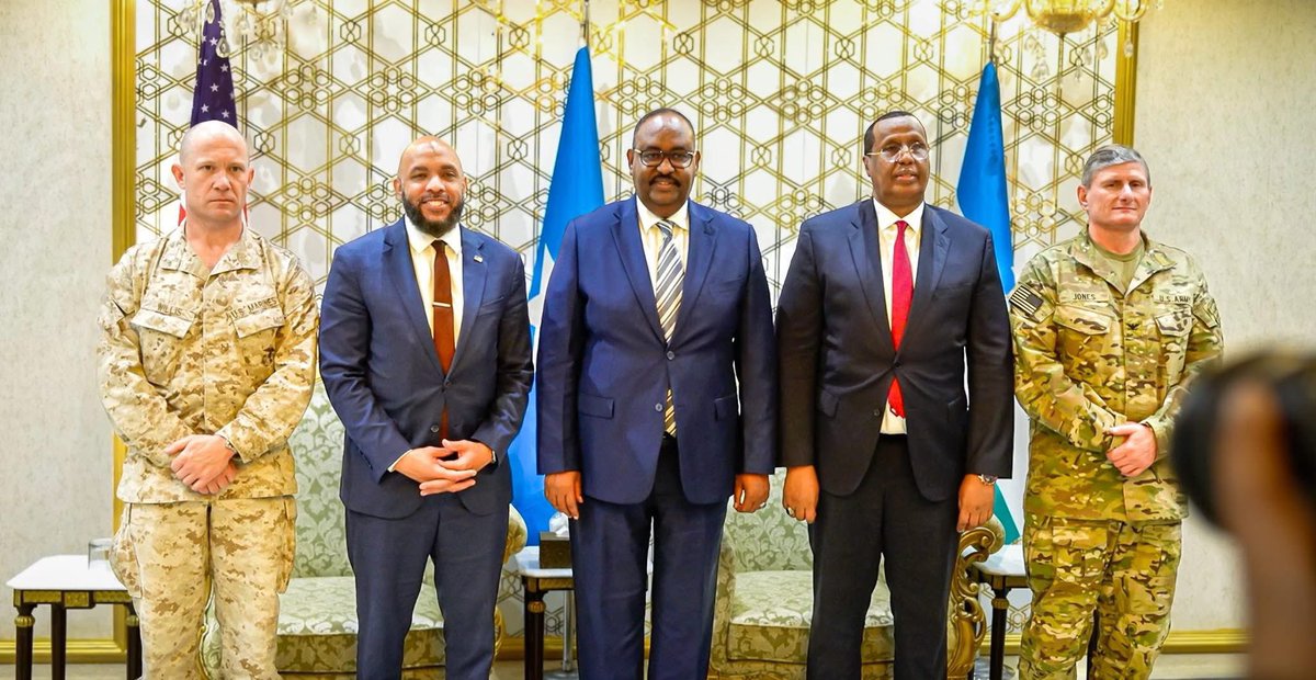 faadijr's tweet photo. highly welcome the cooperation between the Puntland government and the United States, and they should work together on:
•Security
•Mining and mineral exploration
•Providing a military base for the USA in the country https://t.co/E4p0vHOuVk