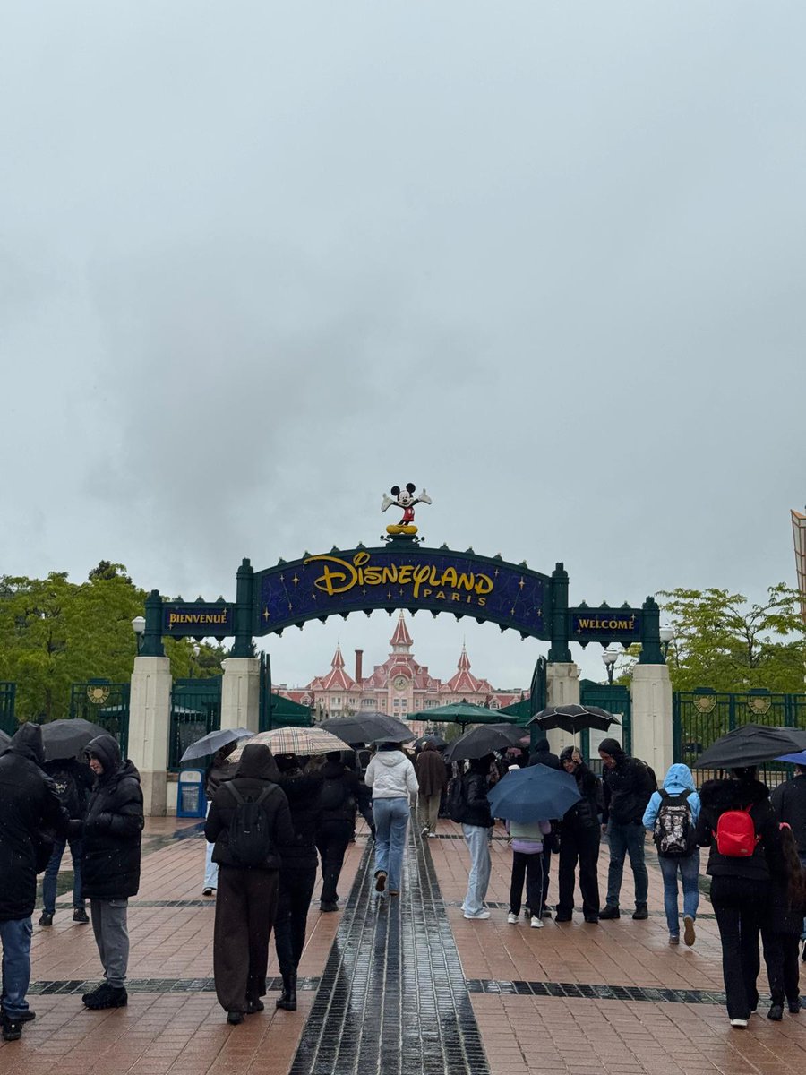 MissGodnessJen's tweet photo. Trip to Disneyland. Now my feet are done. Go on pig - pay for my Massage 🤭💚 maybe i let you watch 🤷🏻‍♀️ https://t.co/R37Zni8uKN