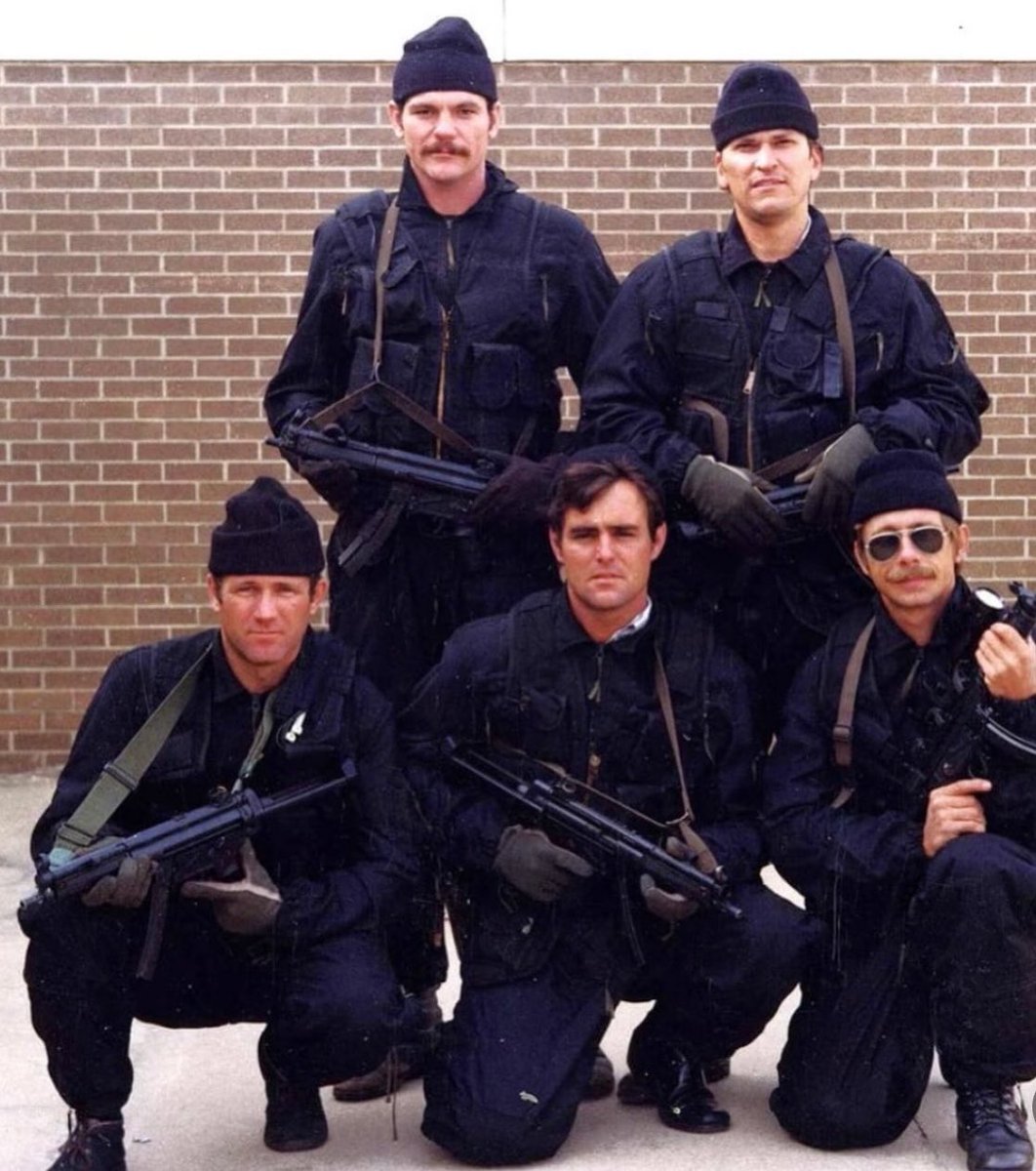 Delta Force Operators 80-90s black fit.