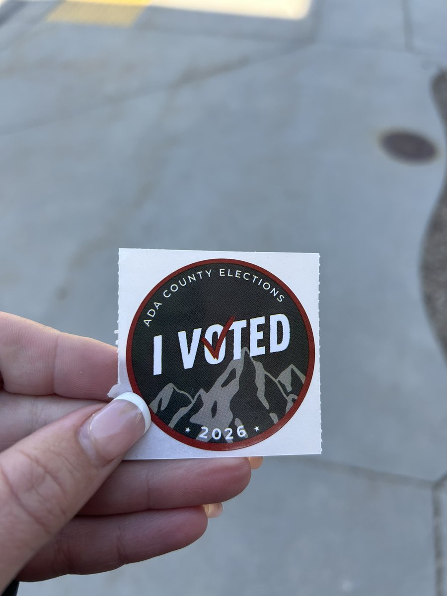 ValKnight326's tweet photo. @oldstatemark Some of us made sure to make it there to vote you in and Little out. I am so ready for some change. Thanks for putting yourself out there, honestly, bravely and wholeheartedly heartedly. Even though we won’t be seeing you as governor, we will still stop by the saloon and support! https://t.co/IAVVy10y8V