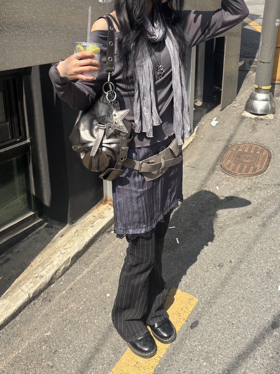 Cuttimin's tweet photo. 여밈_슬라우치백 이고
별키링도 세트라서 나 같은 가성비충에겐 
빛과 소금 같은 가방임 https://t.co/K7cikFw8dd
