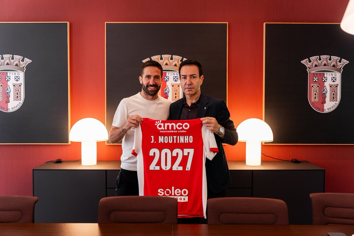 news_braga's tweet photo. 🚨 | João Moutinho 🇵🇹 renovou por mais uma época e vai para a 4º ao serviço do SC Braga.

Já soma uns impressionantes 136 jogos realizados cá, em breve faz 40 anos... 🍷 https://t.co/cVQNlM7n8K