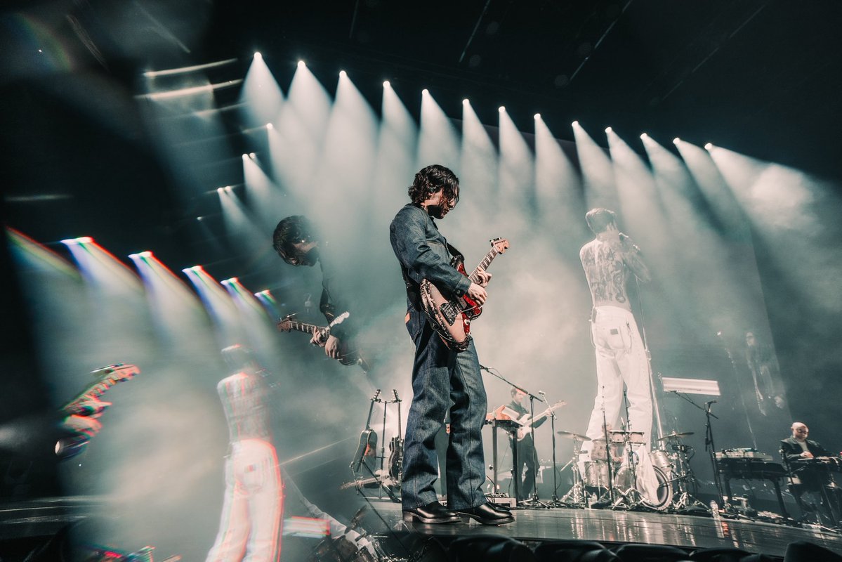 The Neighbourhood tweet media
